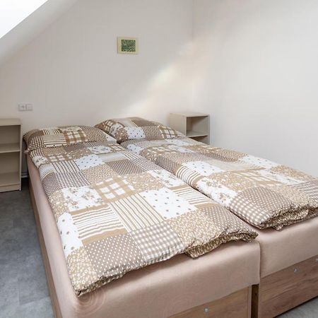 Apartmany Domek U Lesa Bítov Exterior foto